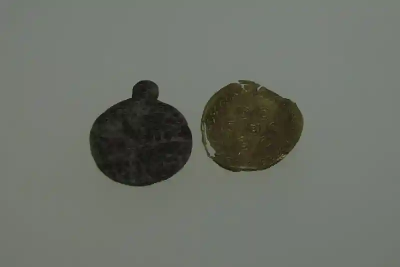 Trialeti Great Barrows, metal plate with solar disc design
